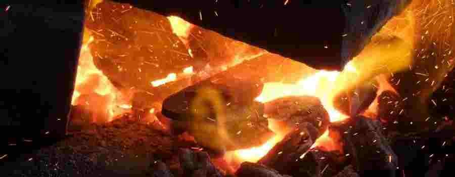 Travail de forge et fabrication de couteaux artisanaux